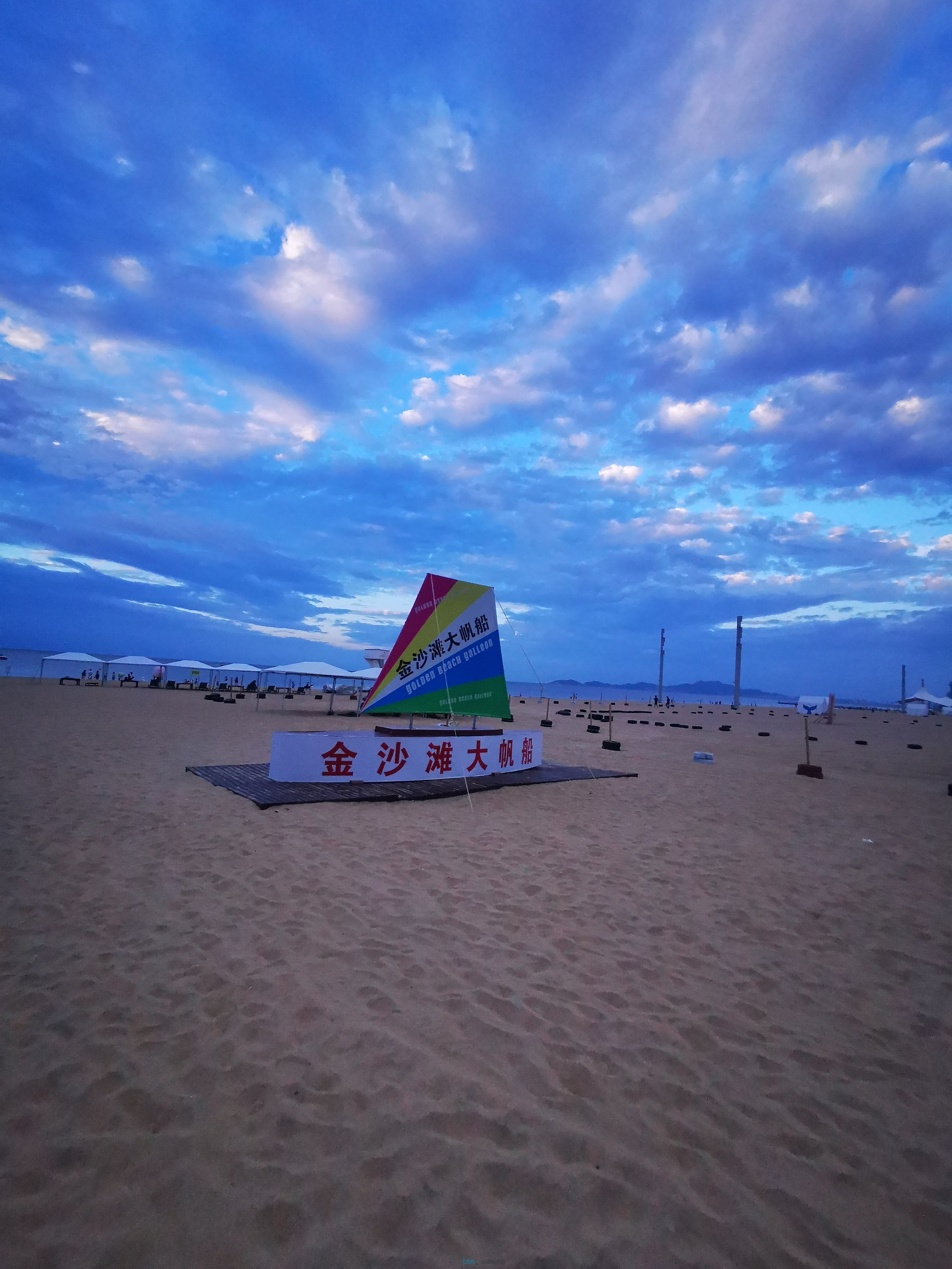沙滩上有什么景点(沙滩上有什么好吃的)